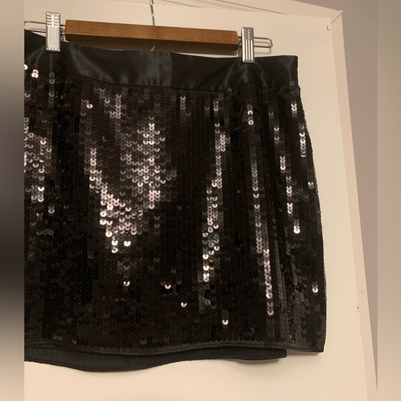 NWT-Express Design Studio Black Sequin Mini Skirt. Size 6. - Picture 8 of 13